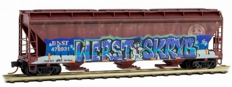 Micro-Trains MTL N-Scale 3-Bay Covered Hopper BNSF Christmas Graffiti/Weathered
