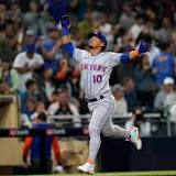 Eduardo Escobar becomes the 11th Mets player to hit for the cycle against Padres