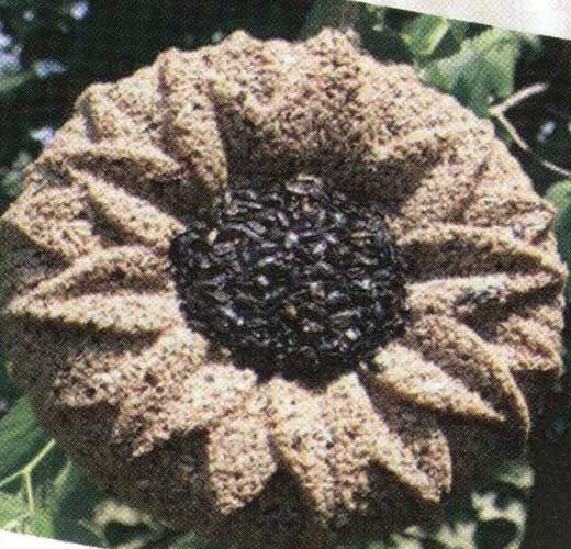 Pine Tree Farms 1363 Seed Wreath - Sunflower Shaped, 3lb