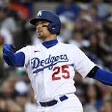 Dodgers put Chris Taylor (fractured foot) on IL