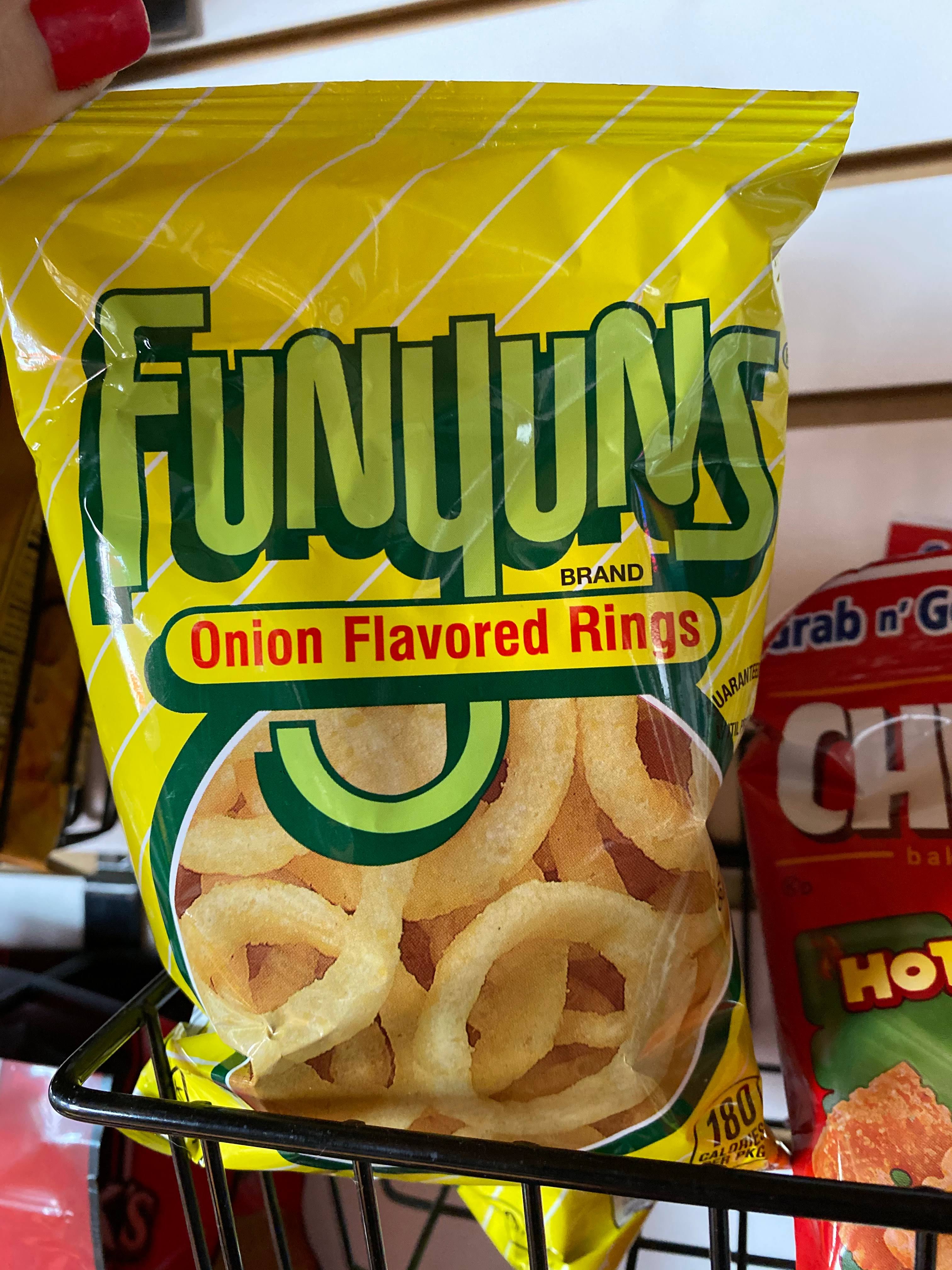 American Funyuns (53.1g 7 Pack) Famous Onion Flavored Rings Crisps Snacks Classic Popular Fun Bag Bulk Deal Fancy Appetizers Grab Varieties Hot &