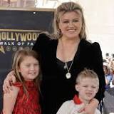 Kelly Clarkson Reunites with Original 'American Idol' Judges in Heartwarming Photo