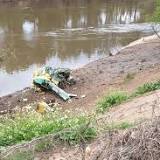 Maitland Vale: Man dies after helicopter crashes into riverbank