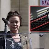 YOU GOT AN F! Actress Alyssa Milano Tweets She's Dumped Her Tesla For A VW Because She Claims Elon Is About ...
