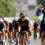 Ongenaakbare Wiebes wint openingsrit Tour de France Femmes en pakt geel, voor Vos en Kopecky: “Er was zoveel ...