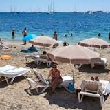 Spain bakes in worst June heatwave in 20 yrs, alert for high temp issued