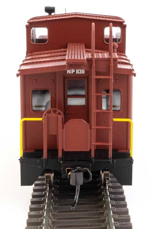 Walthers 910-8777 HO International Extended Wide-Vision Caboose Northern Pacific #1130